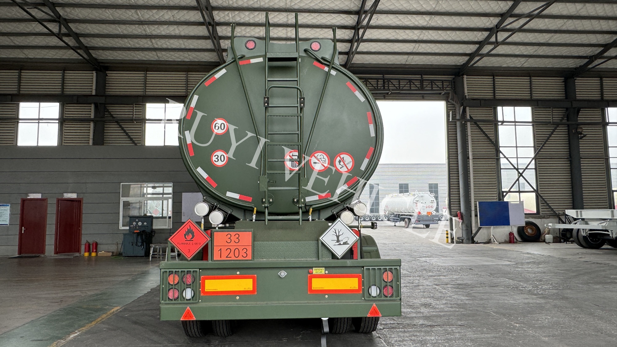3axle carbon steel oil tanker