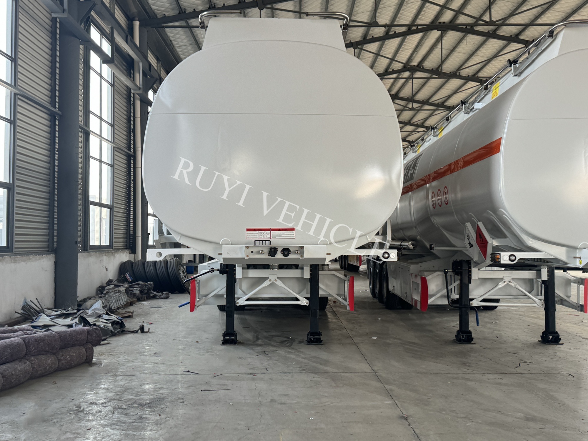 3 Axle 46500 Ltrs Aluminum Alloy Tanker Trailer
