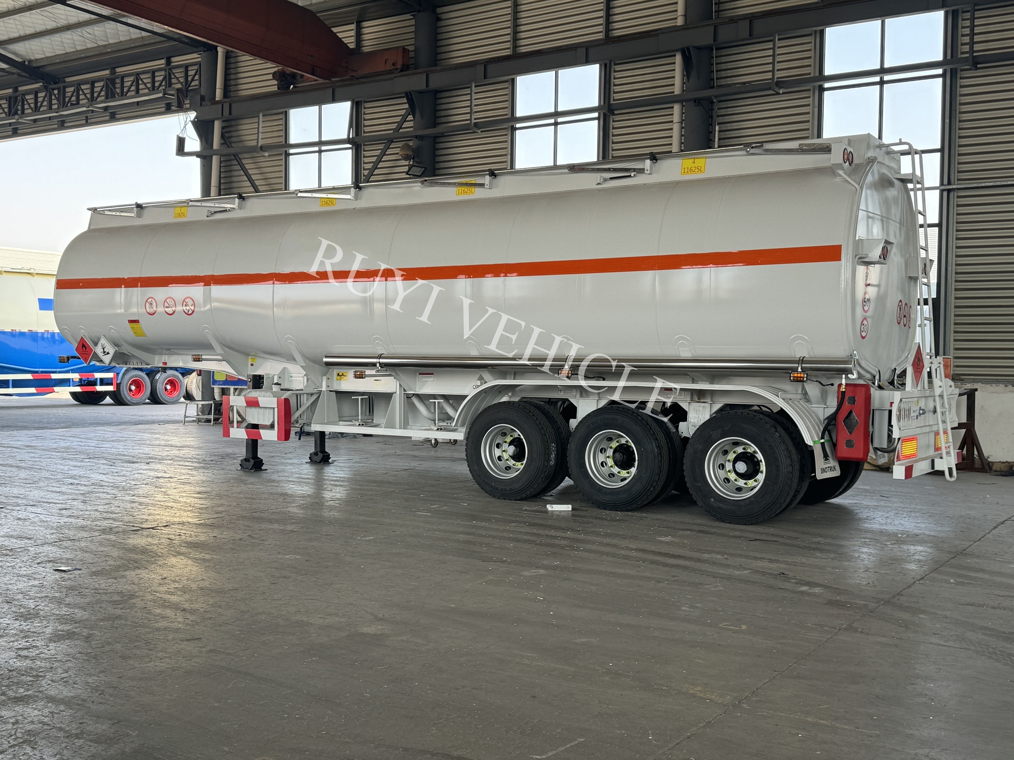 3 Axle 46500 Ltrs Aluminum Alloy Tanker Trailer