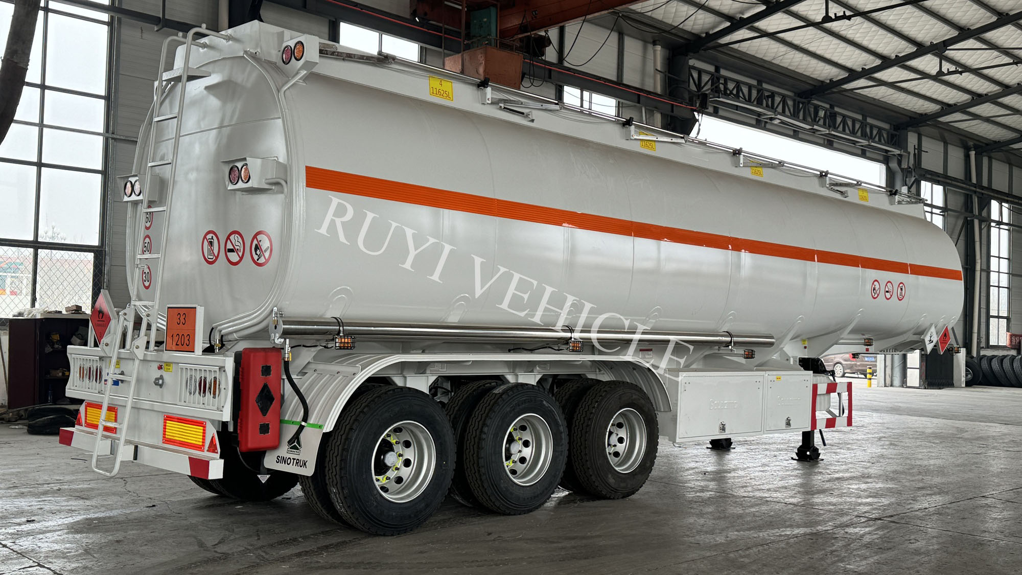 3 Axle 46500 Ltrs Aluminum Alloy Tanker Trailer