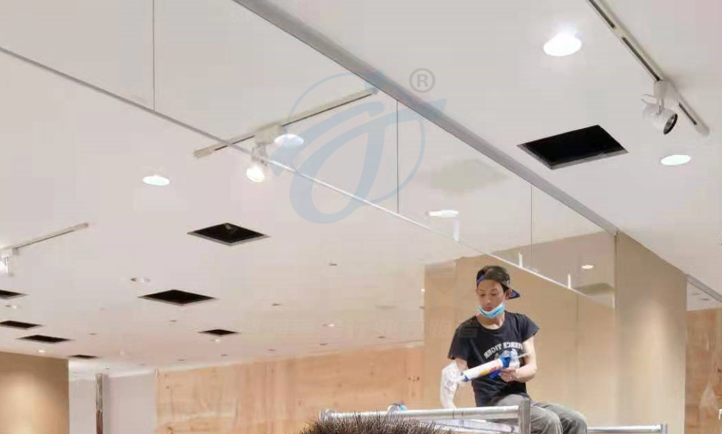 明装玻璃挡烟垂壁