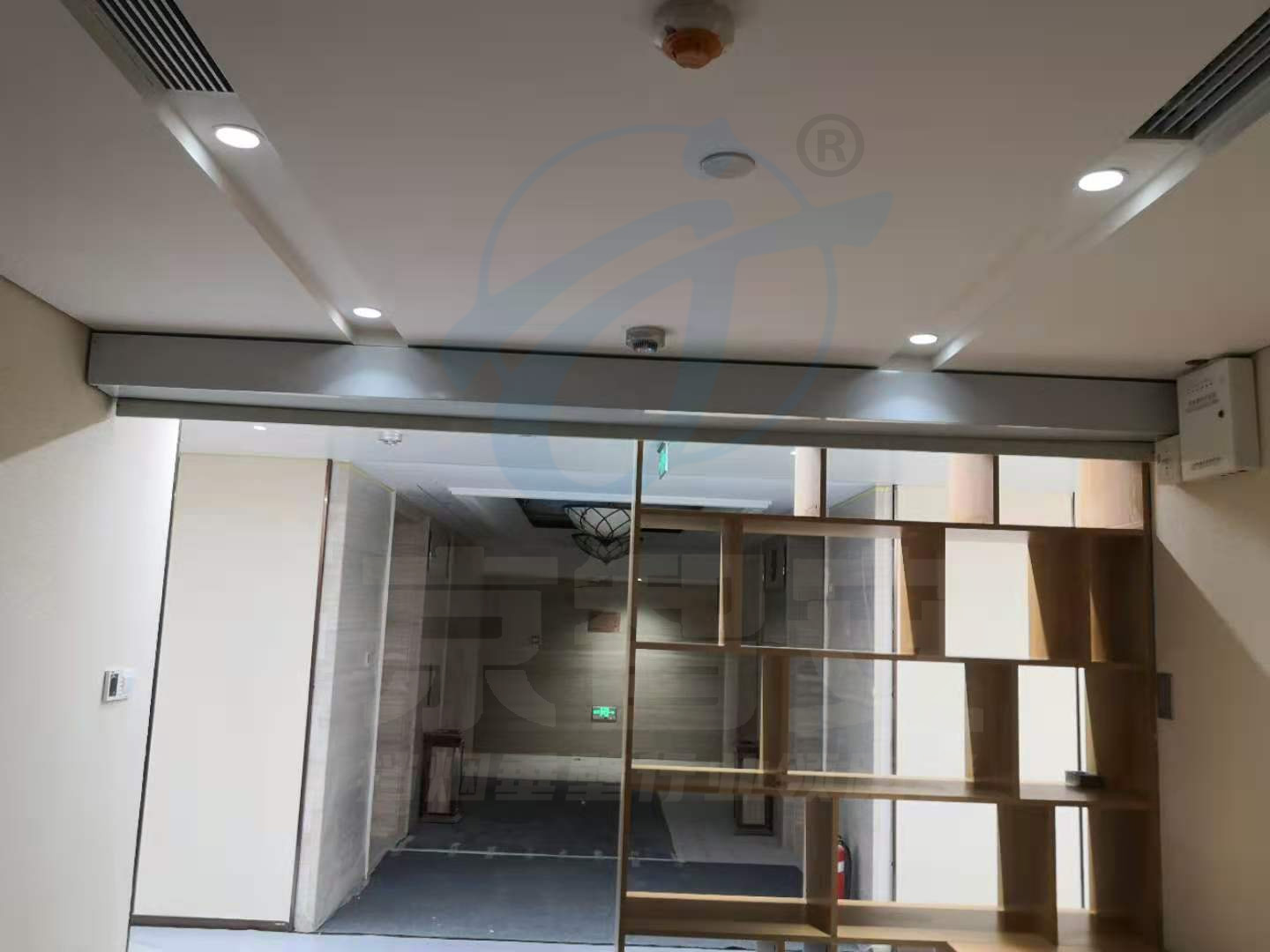 电动卷轴明装带封箱