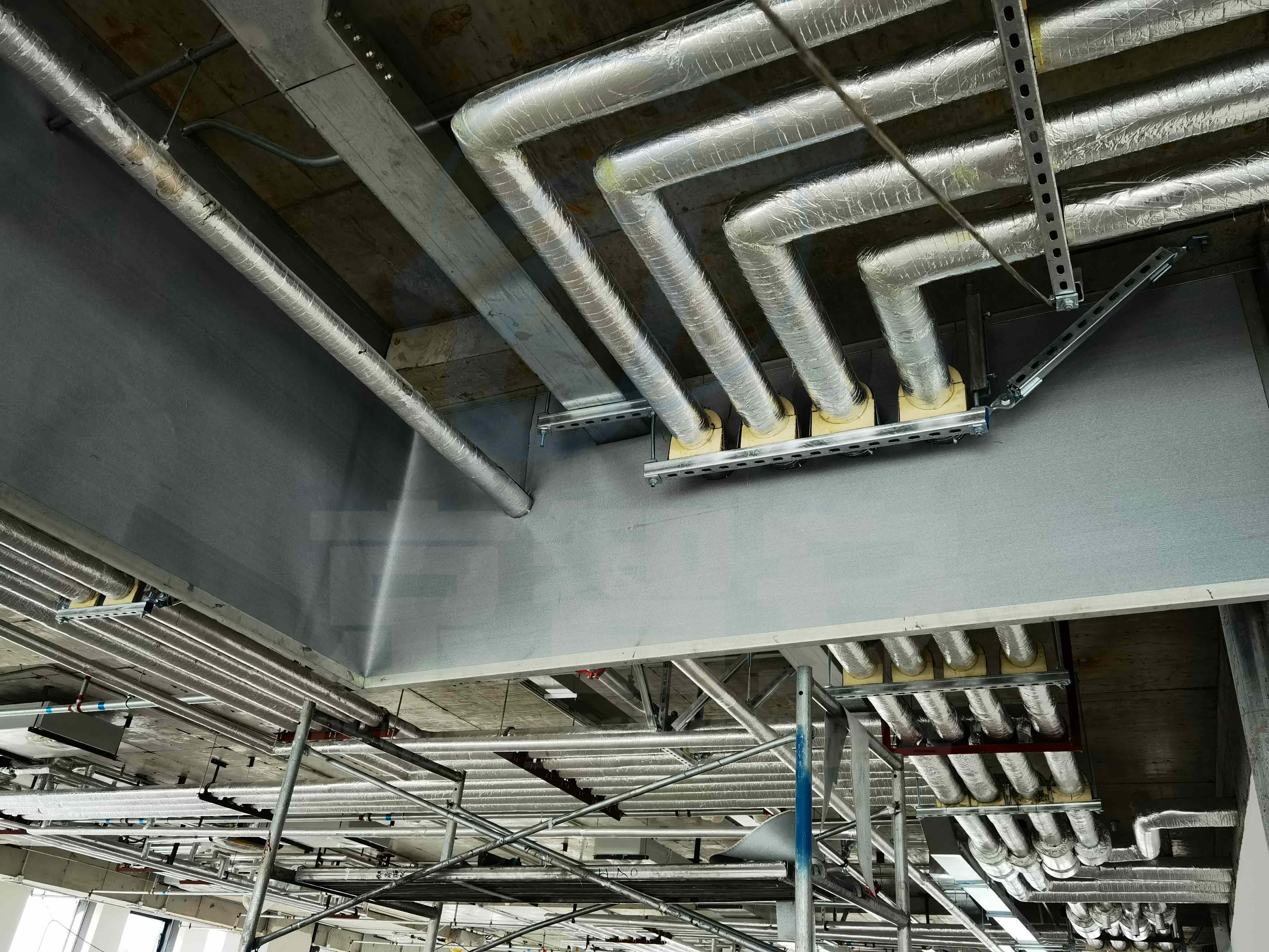 固定挡烟垂壁穿管