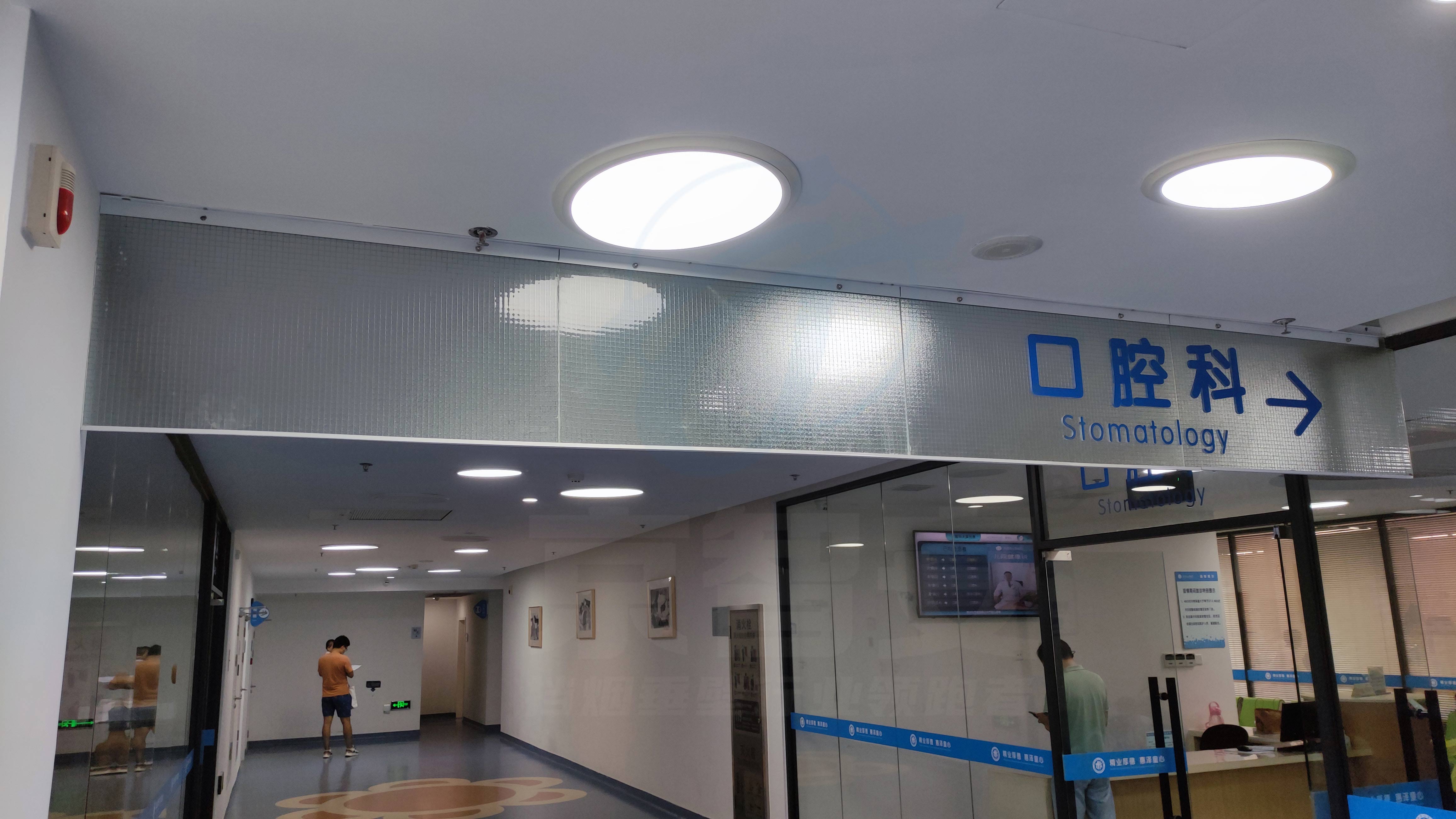 医院夹丝玻璃挡烟垂壁