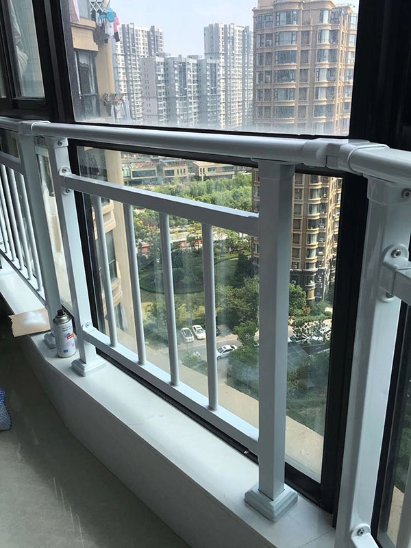 小型公寓安装锌钢室内飘窗1