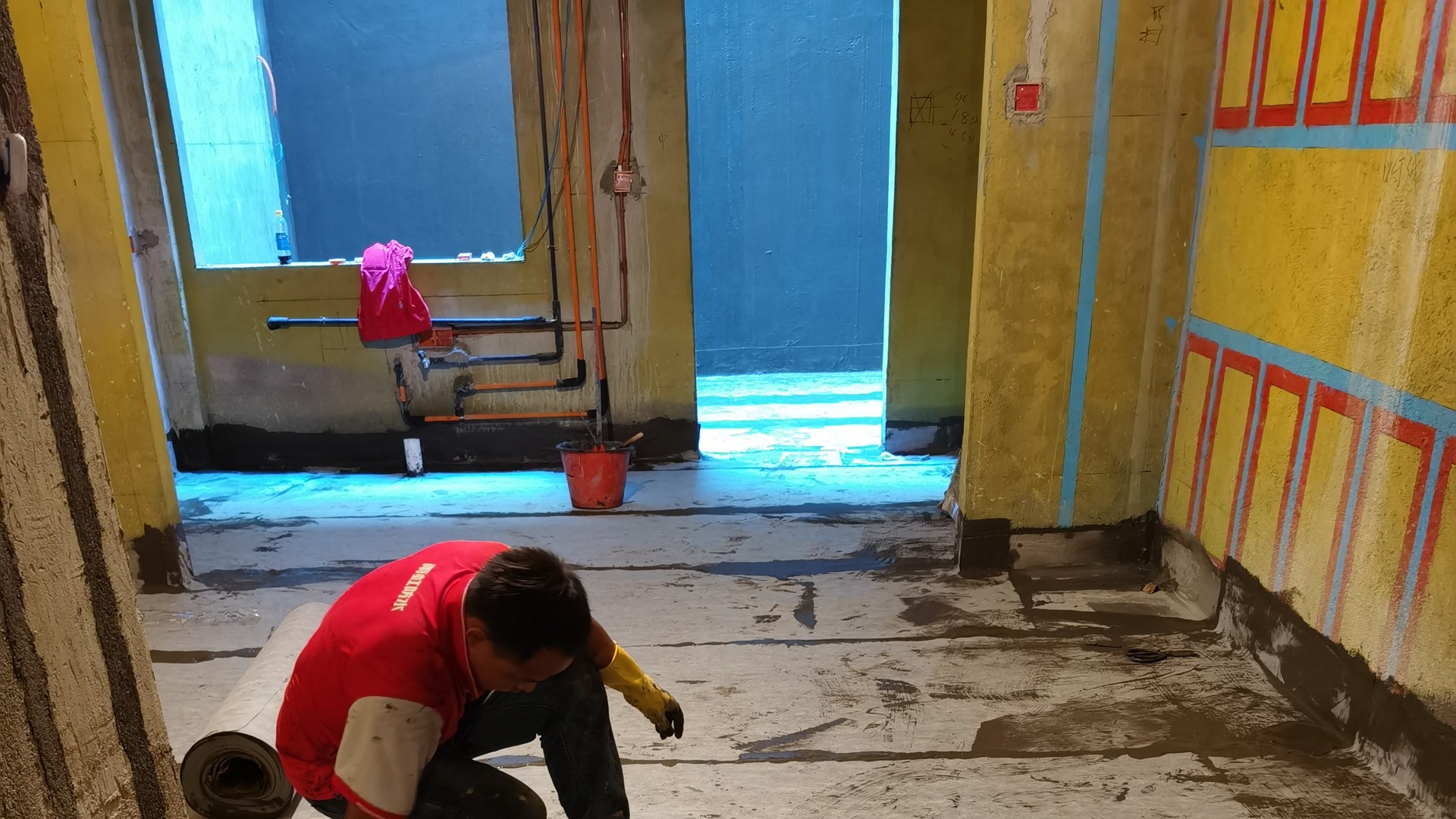 汽修厂地沟常年渗水，嘉程说：得从底下根治