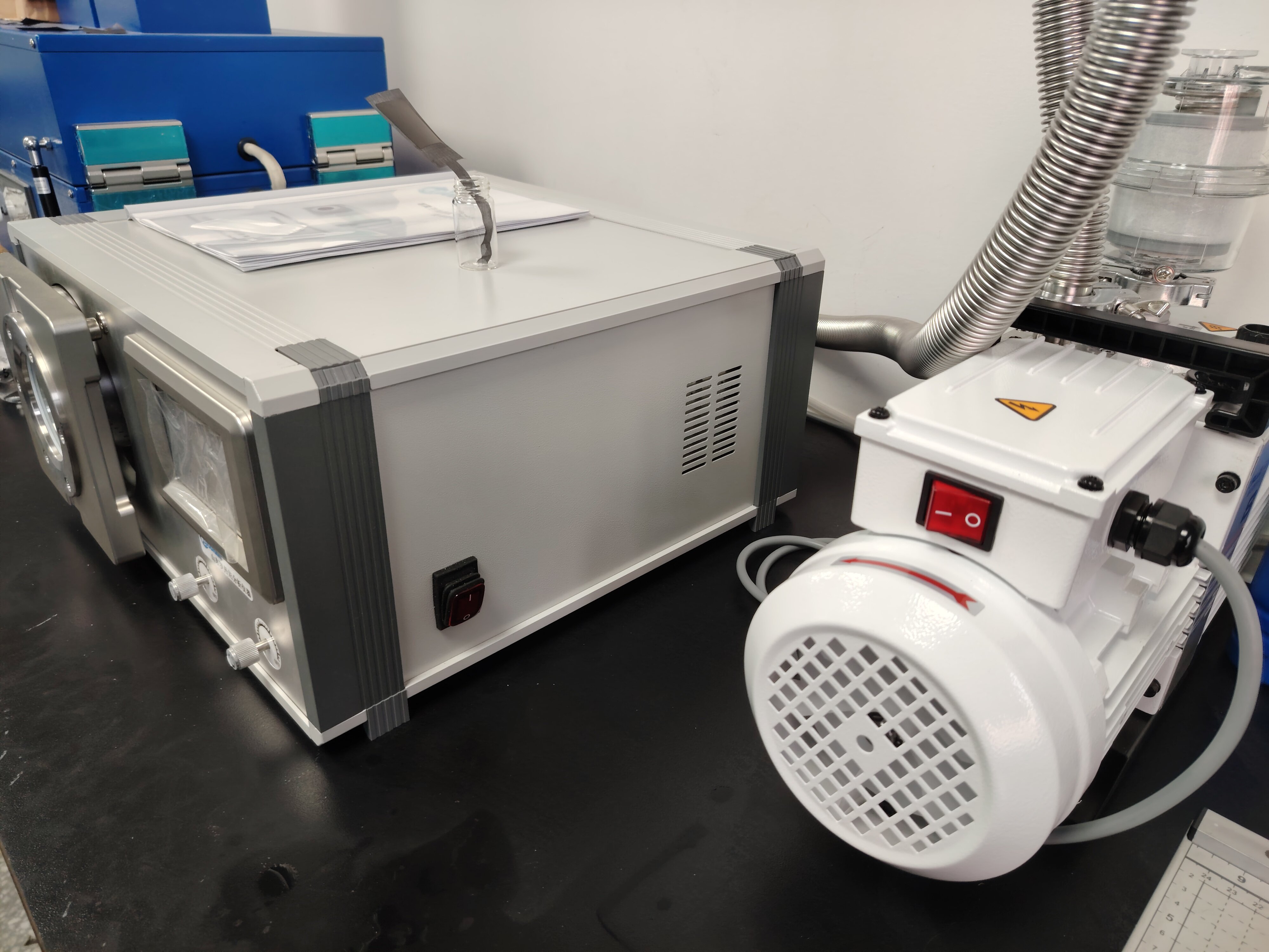 光学镜片等离子处理技术：提升镀膜附着力与清洁度的关键工艺