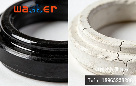 新旧密封圈对比图（左：全新黑色光亮；右：老化发白/裂纹）