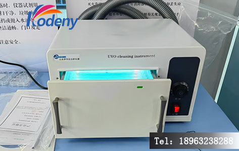 UV100加热/升降一体式紫外臭氧清洗机的实拍图或高清渲染图。重点展示透明腔体、加热灯管和正在升降的样品台。