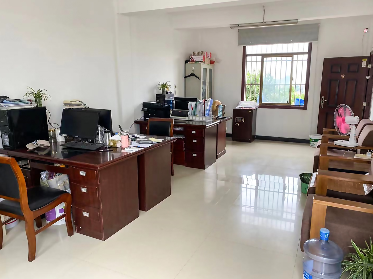 办公楼-一楼综合部内景