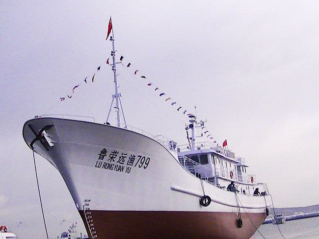 42.8-meter golden spear fishing boat