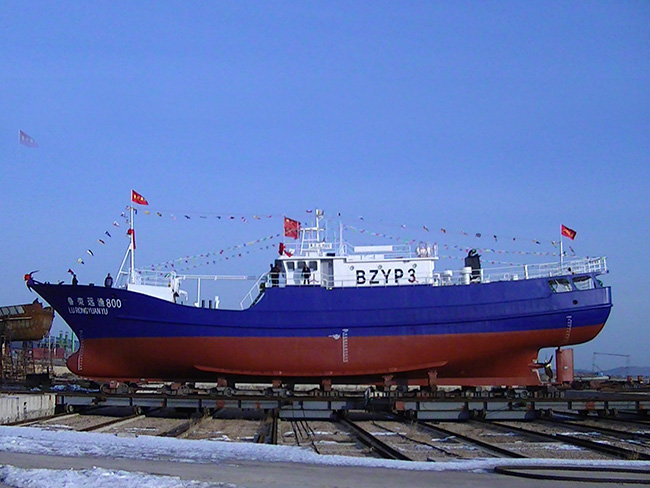 42.8-meter deep cold golden spear fishing boat