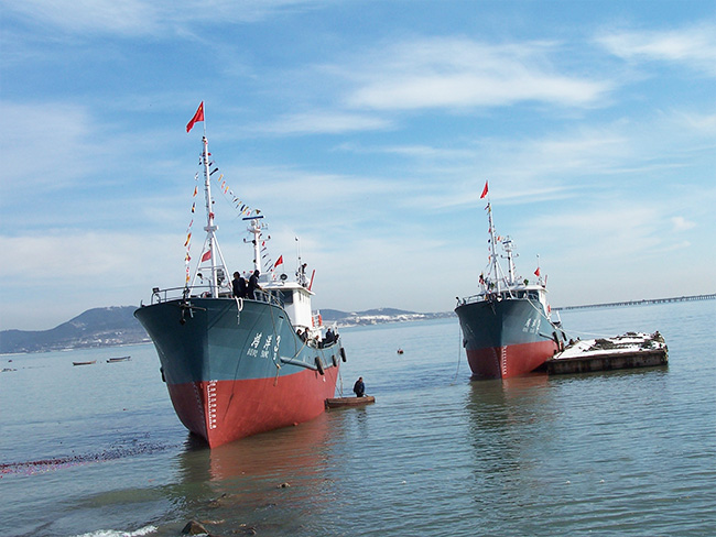 42.8-meter golden spear fishing boat