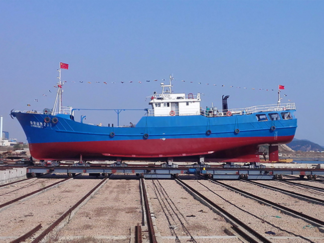 39.8-meter deep cold golden spear fishing boat