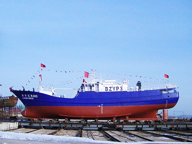 42.8-meter deep cold golden spear fishing boat