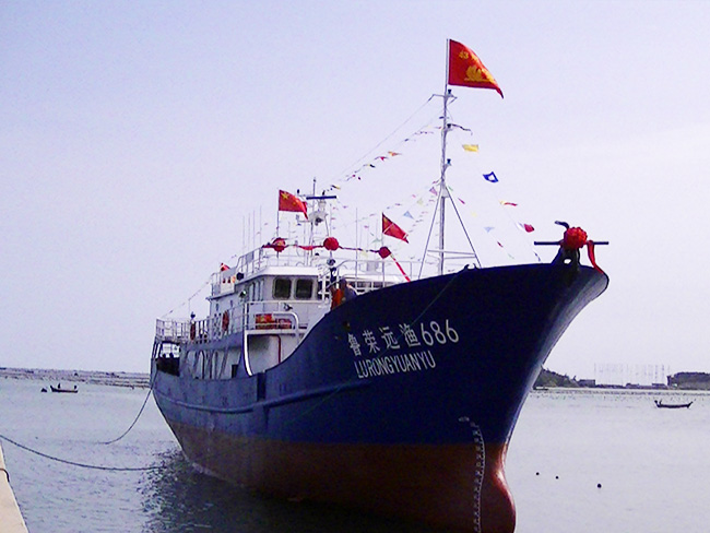 42.8-meter deep cold golden spear fishing boat