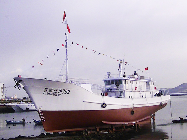 42.8-meter golden spear fishing boat