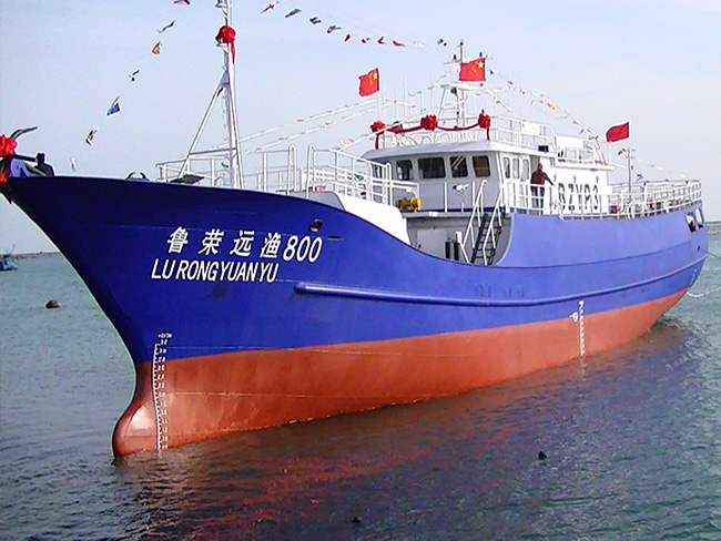 42.8-meter deep cold golden spear fishing boat