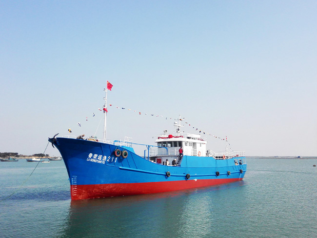 39.8-meter deep cold golden spear fishing boat