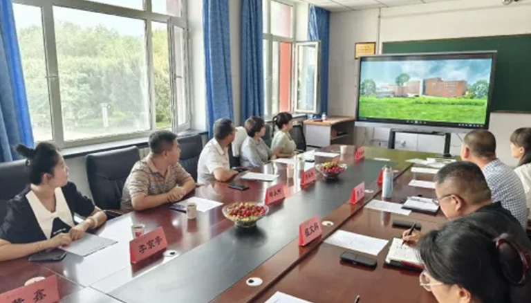 82.2 新疆交通职业技术学院与银穗财税集团校企合作交流会圆满举行