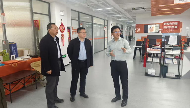 74.1 到访亿企赢，共谋合作共赢新篇章——新疆银穗财税服务集团与亿企赢网络科技有限公司新疆分公司交流纪实
