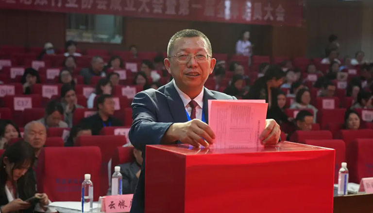 78.4 热烈庆祝乌鲁木齐市代理记账行业协会成立大会圆满召开！银穗财税集团董事长当选协会会长
