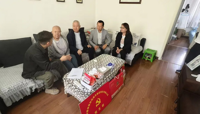 中秋佳节送温暖，银穗情系困难群众—新疆银穗财税服务集团股份公司党支部开展慰问活动