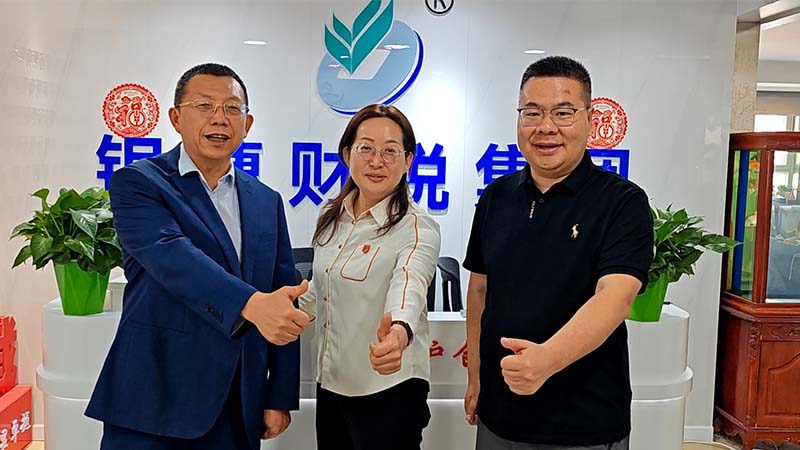 签约仪式环节：一位优秀财务总监加入共享财务总监项目