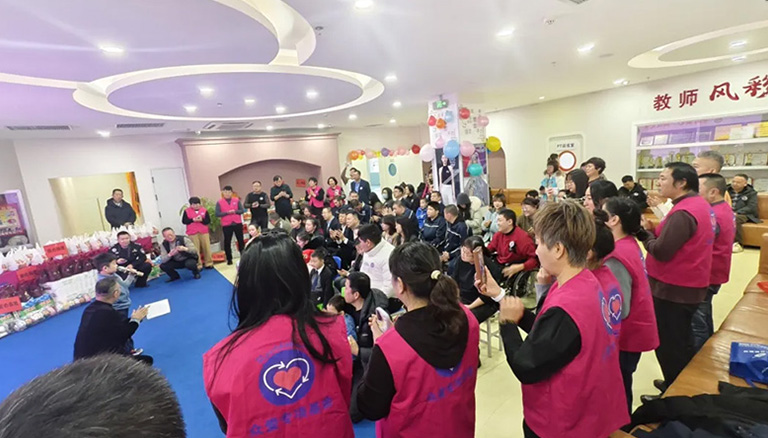 70.2 “爱润童心，共庆元旦”——北京众爱基金会携手新疆银穗财税等爱心力量共筑儿童新年梦