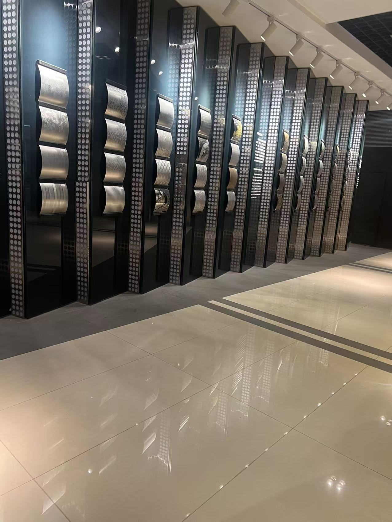 Large-scale etching production line for lift decorative plate