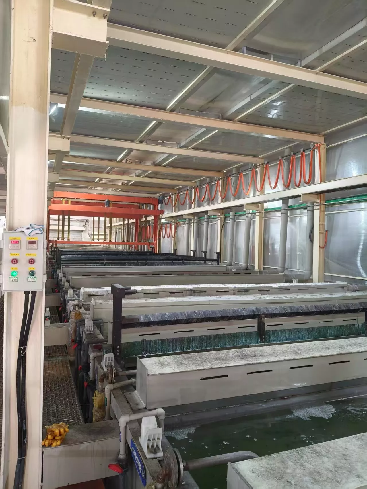 Pre- and post-welding cleaning line