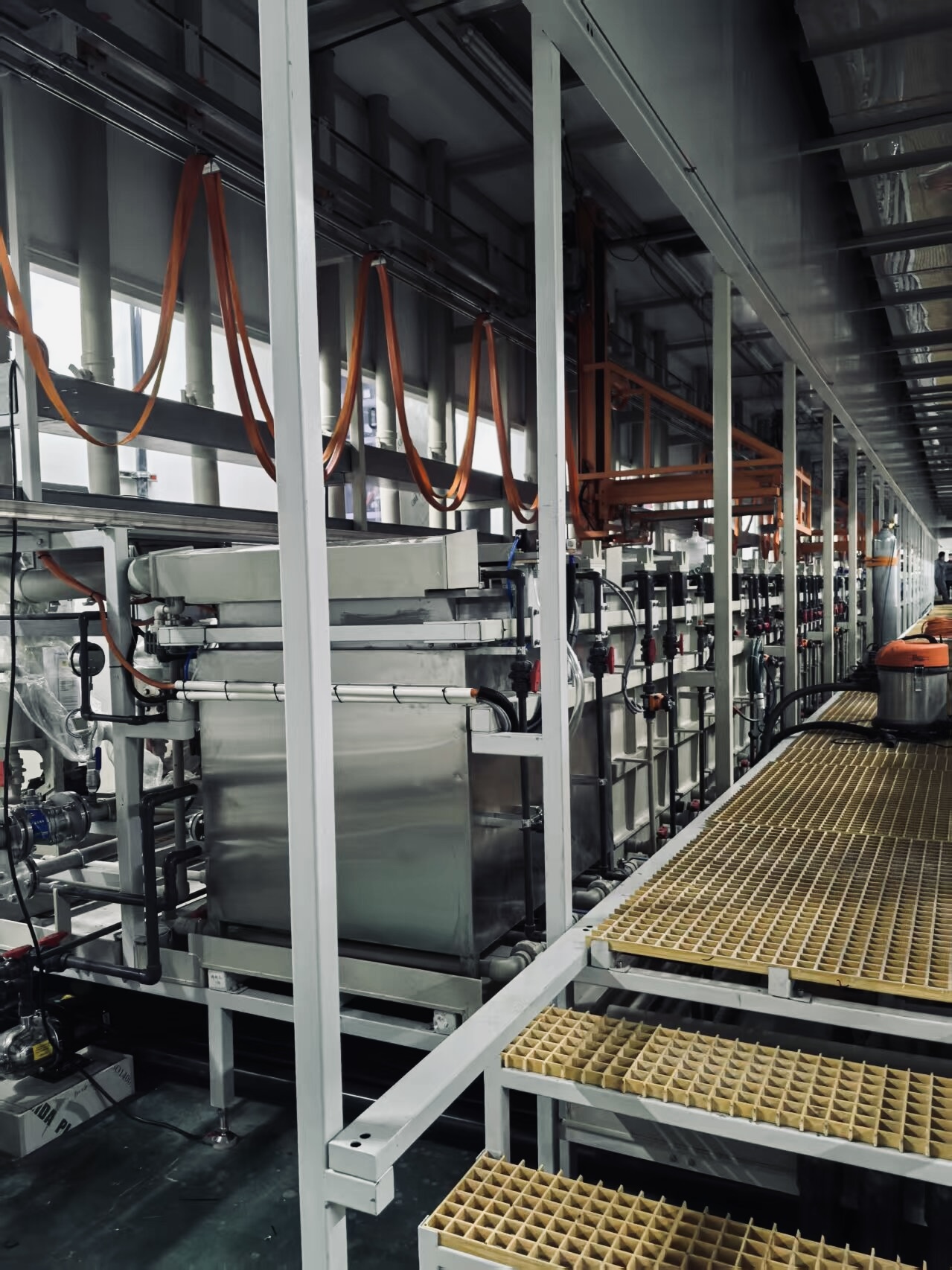 Fully automatic continuous silver plating production line