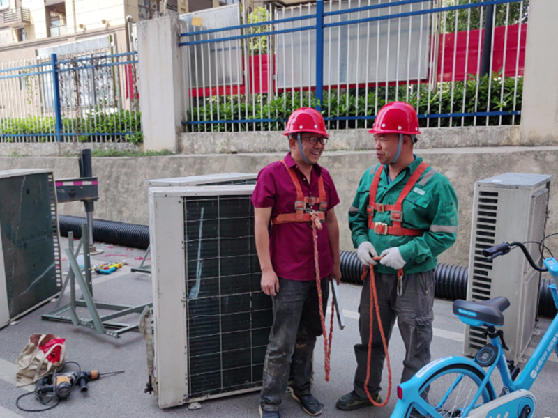 施工内容：武汉市俪湖天地天花机安装