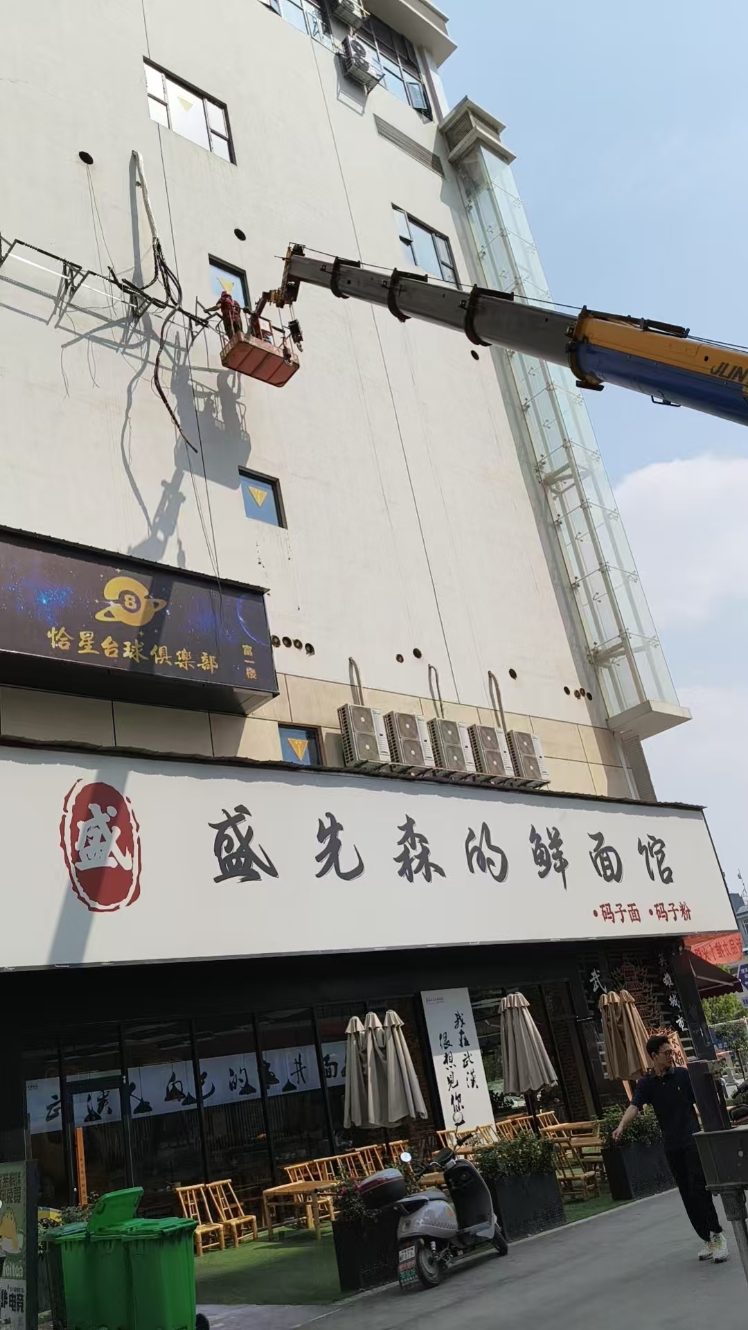 施工案例：武汉欧亚达空调安装