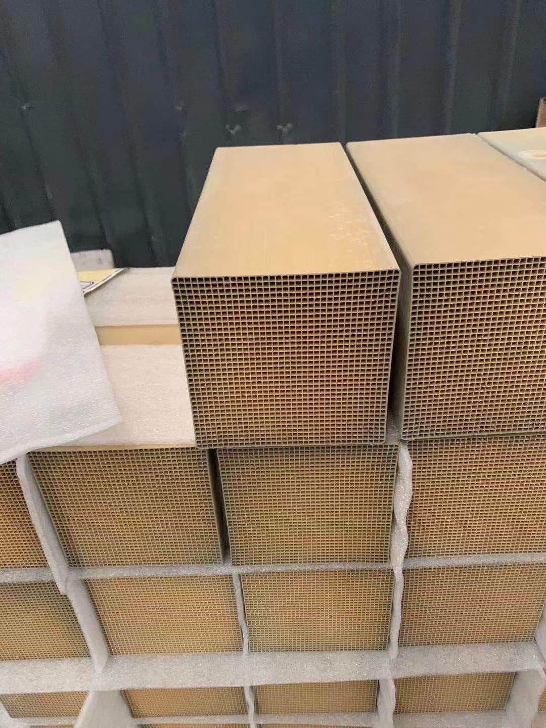 蜂窝式脱硝催化剂