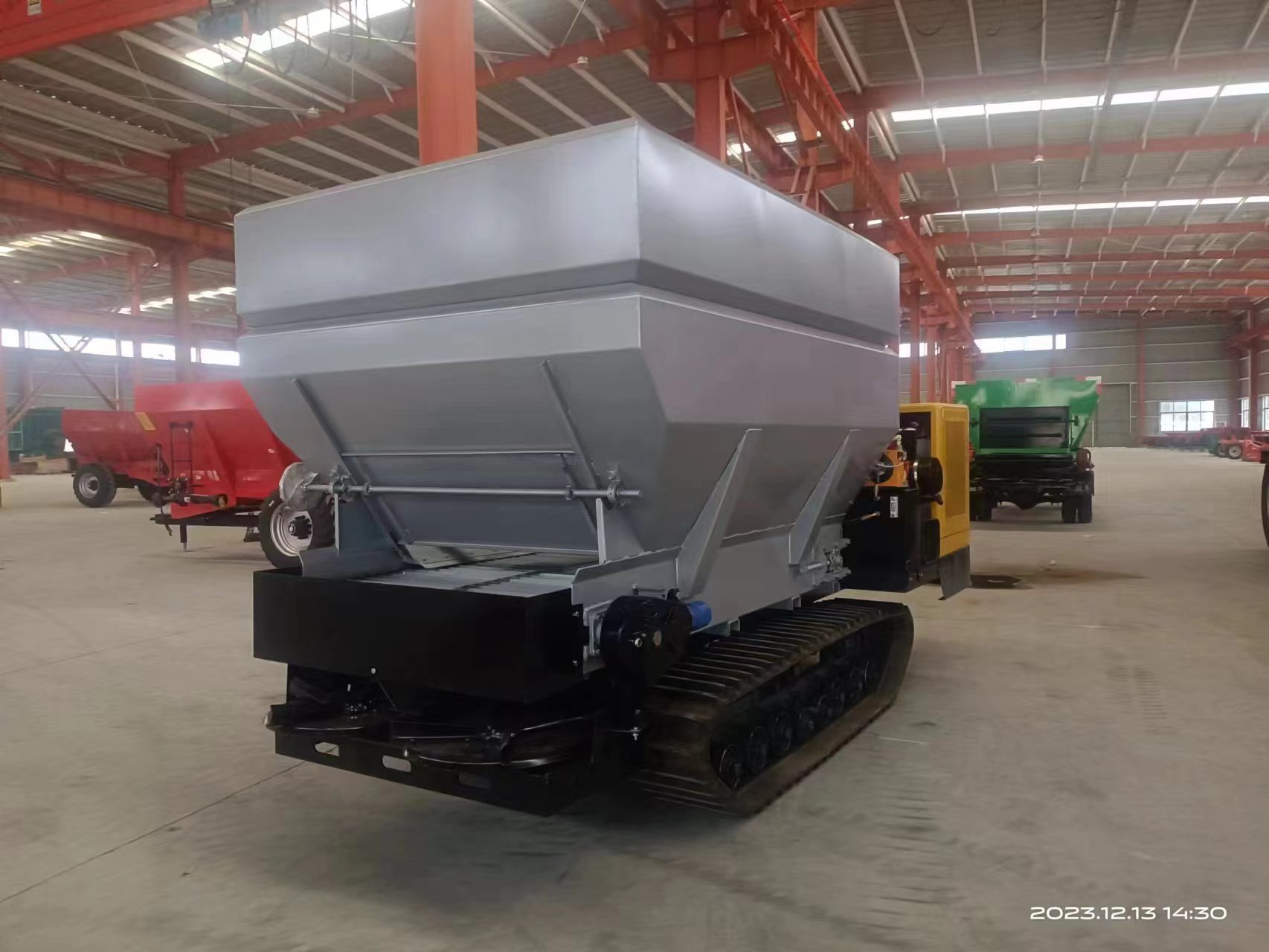 Tiansheng Machinery 2FZGB-5LD series crawler self-propelled fertilizer spreader