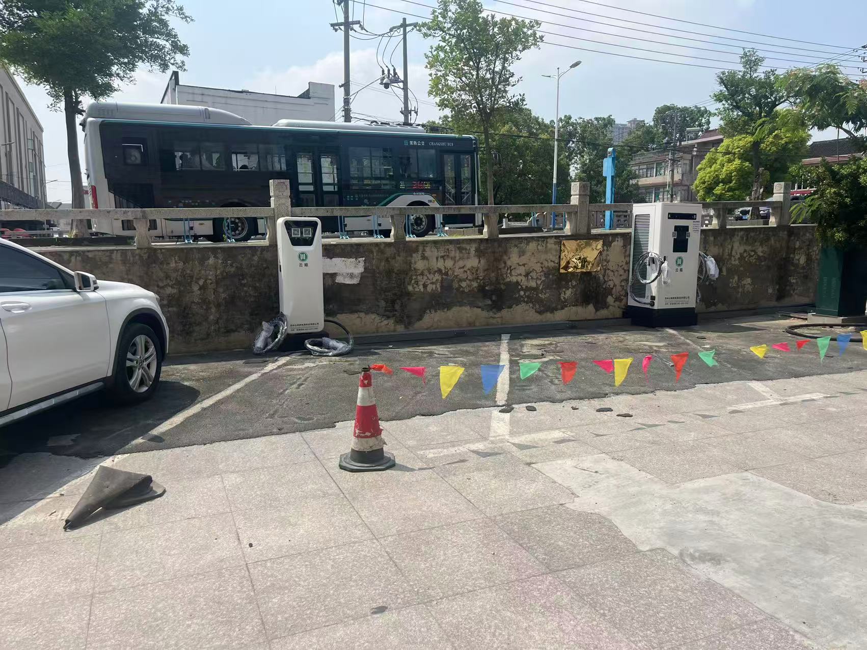 停车场新能源汽车充电桩安装