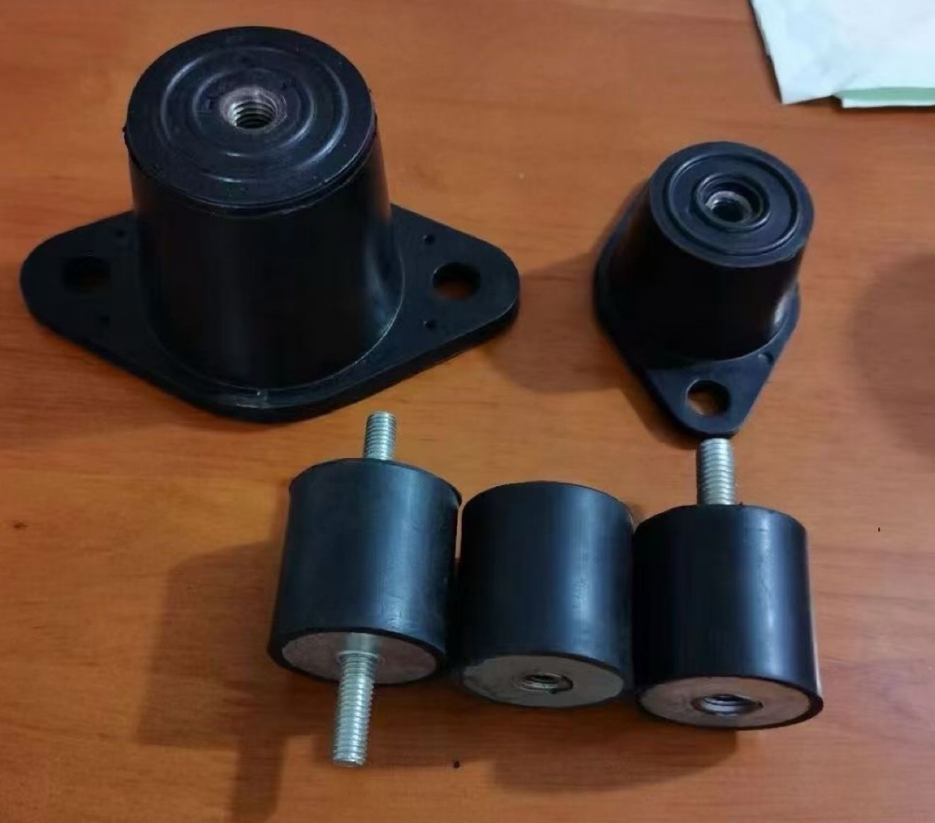 汽配橡胶减震器