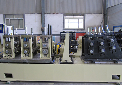 防撞梁成型冲孔自动生产线