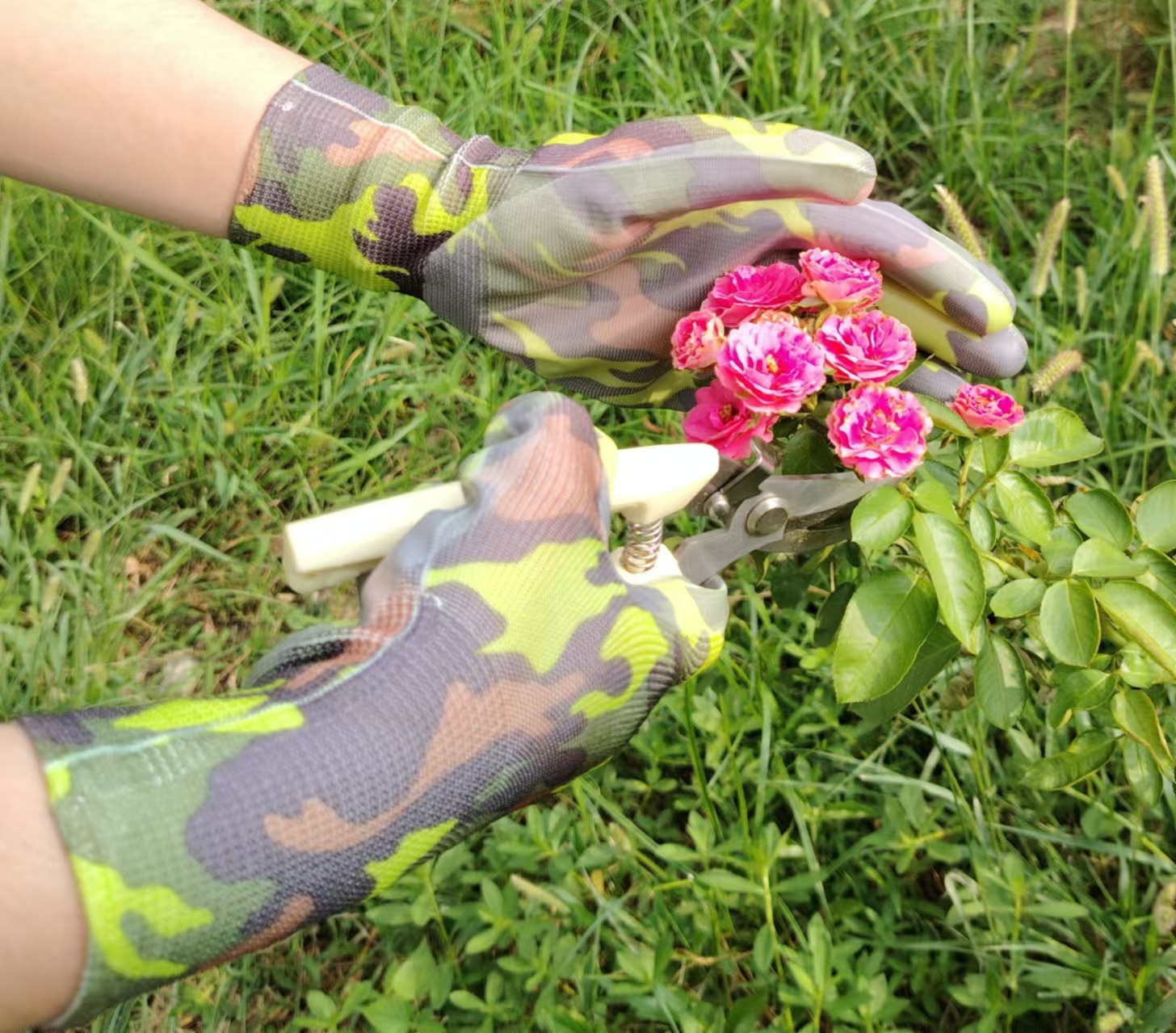 G13-NTGC007 Camouflage Pattern Nitrile Coated Garden Gloves