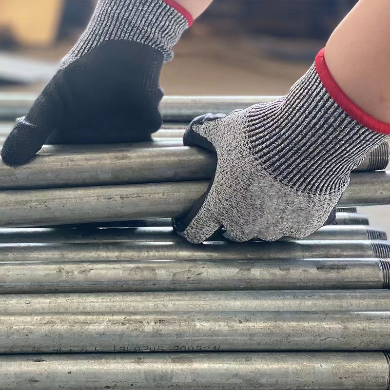 L5224 Grade 5 cut-resistant latex anti-slip gloves