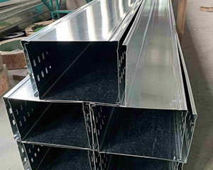 “镀锌电缆桥架十大优势解析：防腐耐用+智能布线，工程人必看！”