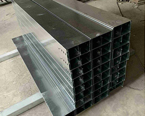 “镀锌电缆桥架十大优势解析：防腐耐用+智能布线，工程人必看！”