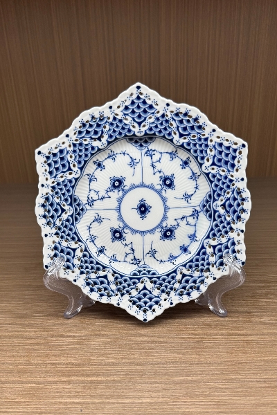 Plate