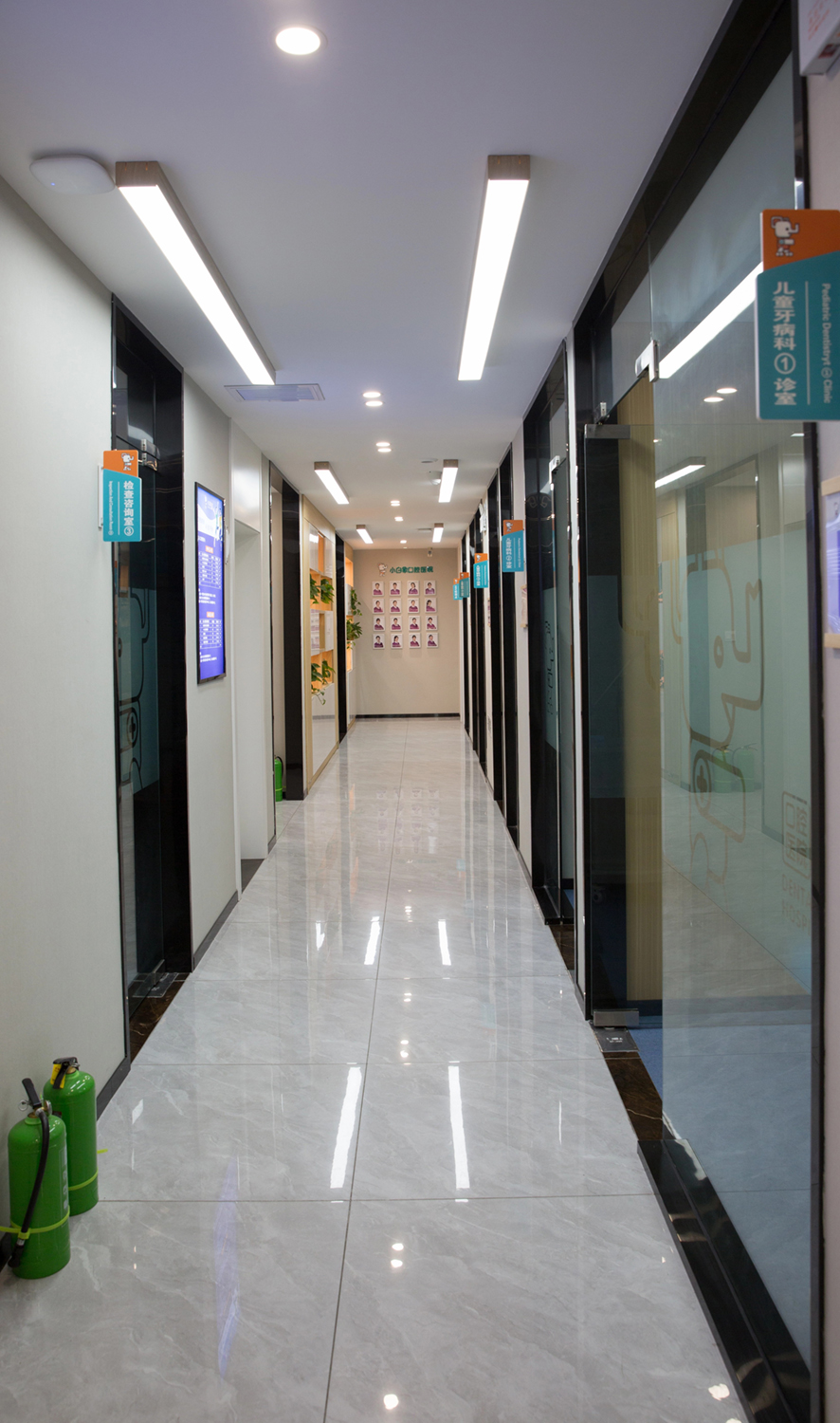 小白象口腔医院走廊 (1)