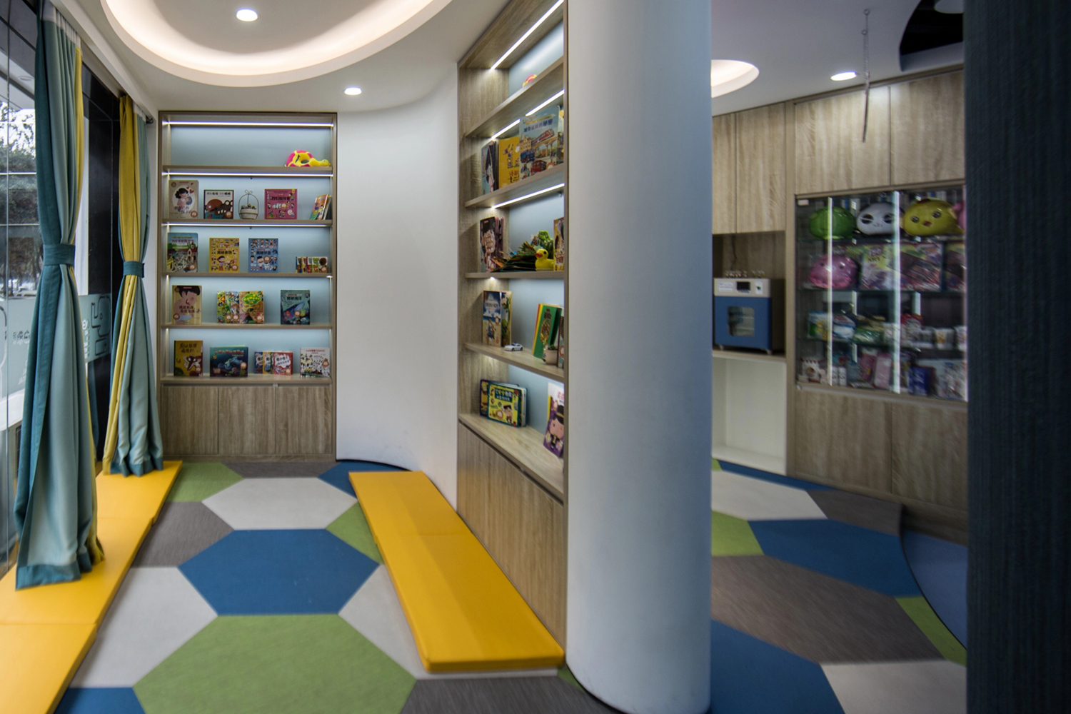 科普馆绘本阅读区 (1)