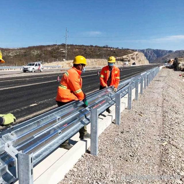 三波镀锌护栏板厂家