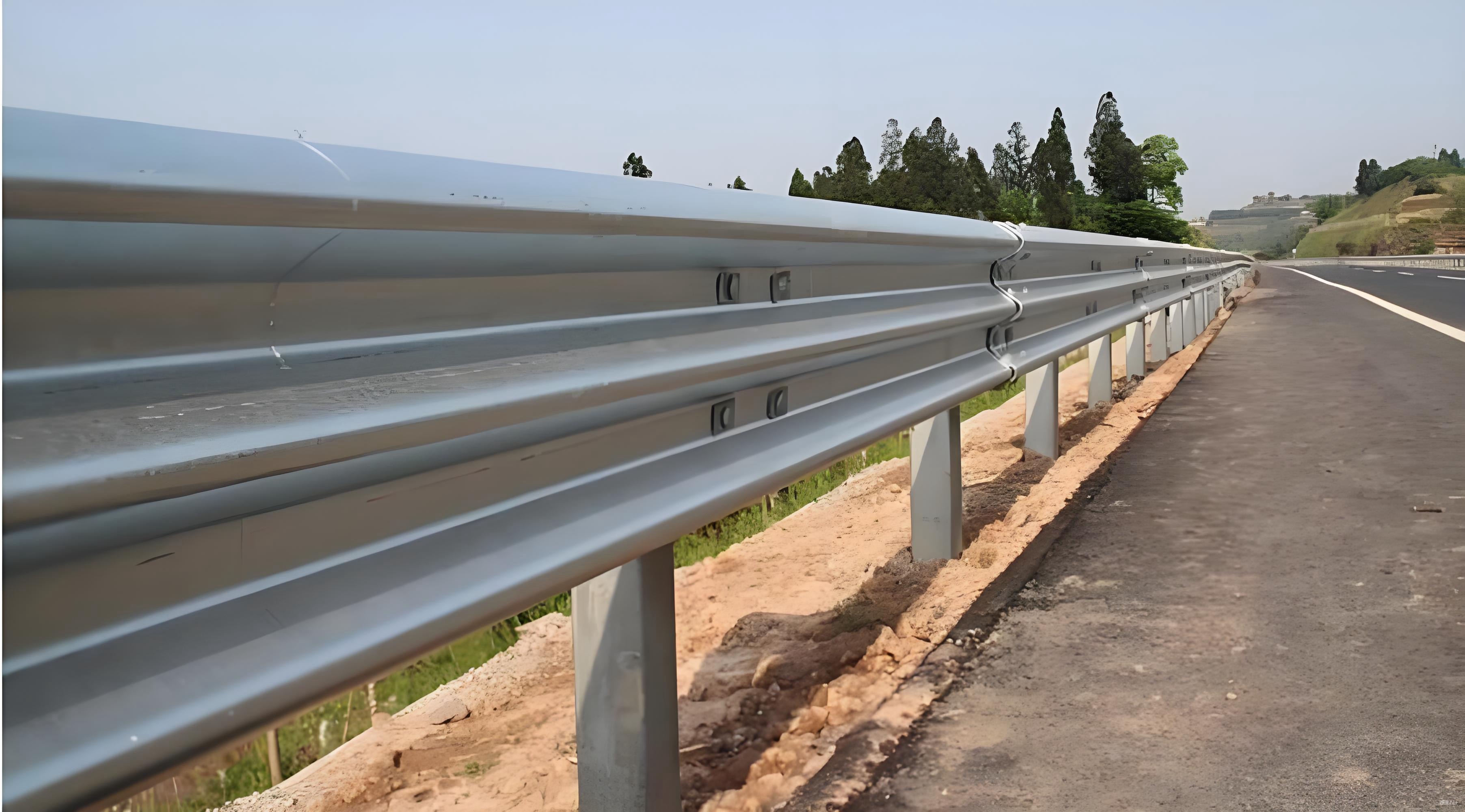 三波镀锌护栏板厂家