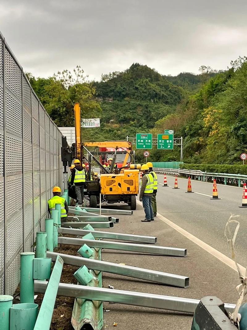 高速护栏板施工案例