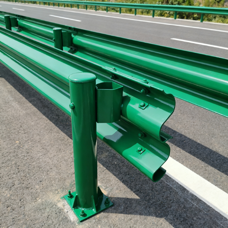 双波喷塑护栏板
